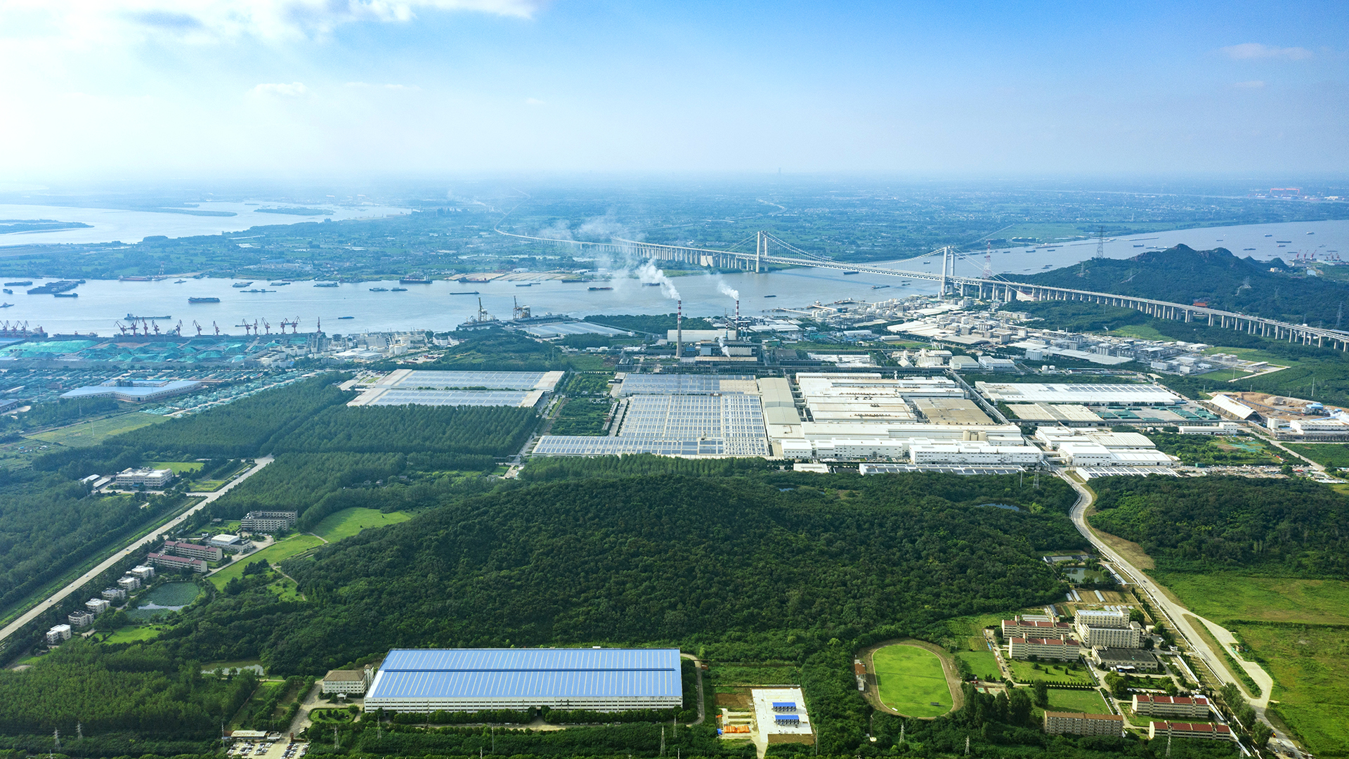 金东纸业成立于1997年5月,占地5.33平方公里,年产文化用纸200万吨,是全世界单厂规模最大的铜版纸生产企业2023.jpg 金东纸业成立于1997年5月,占地5.33平方公里,年产文化用纸200万吨,是全世界单厂规模最大的铜版纸生产企业2023.jpg